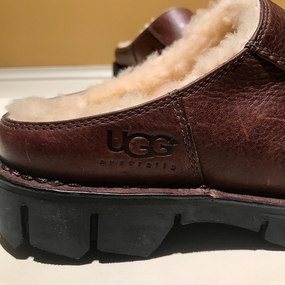 UGG MEN’S SHERPA LINED LEATHER OUTDOOR SLIP ON CLOG SHOE - Picture 7 of 9